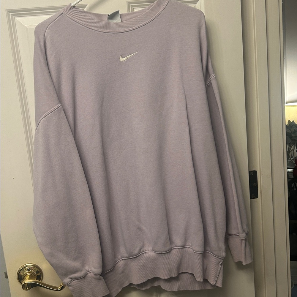 Nike Women's Light Purple Crew Neck Sweatshirt